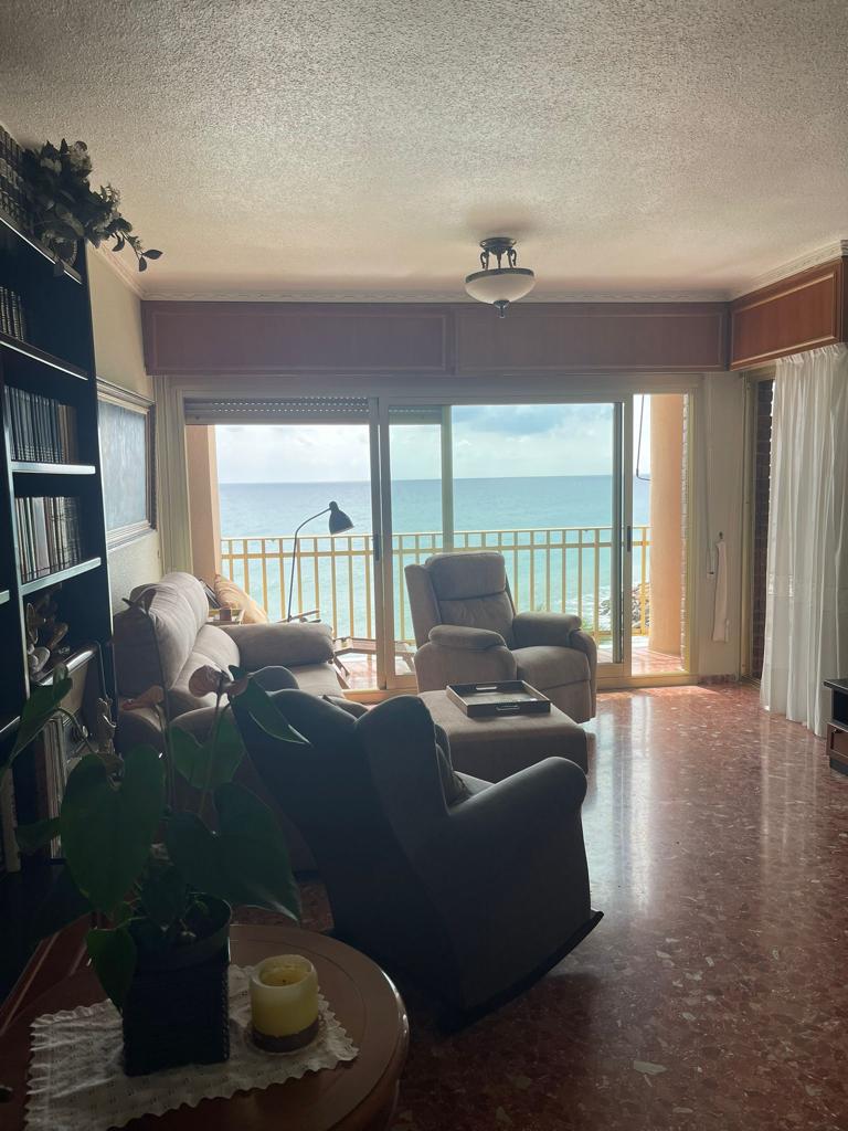 ESPECTACULAR PISO EN PRIMERA LÍNEA  CON VISTAS AL MAR A SOLO 20 METROS!