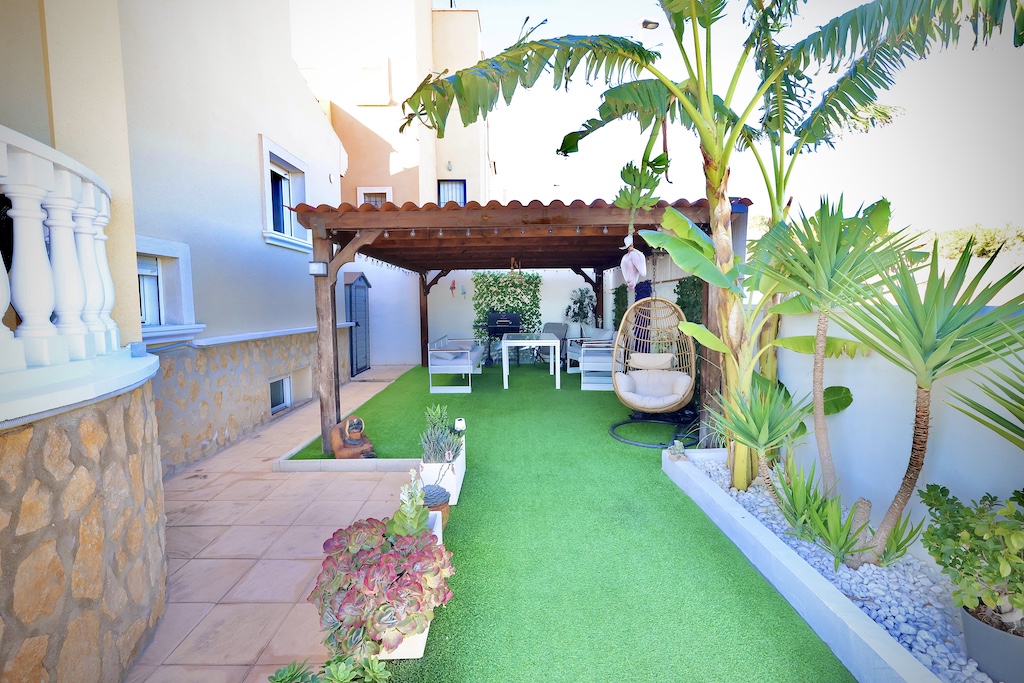 SPECTACULAR DETACHED CORNER VILLA IN EXCLUSIVE RESIDENTIAL AREA OF SAN MIGUEL DE SALINAS