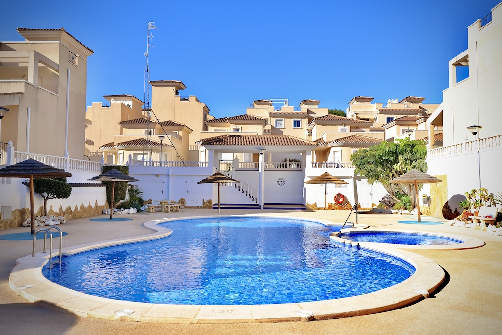 SPECTACULAR DETACHED CORNER VILLA IN EXCLUSIVE RESIDENTIAL AREA OF SAN MIGUEL DE SALINAS