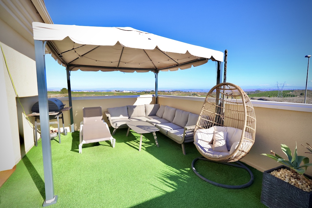 SPECTACULAR DETACHED CORNER VILLA IN EXCLUSIVE RESIDENTIAL AREA OF SAN MIGUEL DE SALINAS