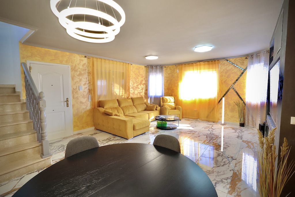 SPECTACULAR DETACHED CORNER VILLA IN EXCLUSIVE RESIDENTIAL AREA OF SAN MIGUEL DE SALINAS