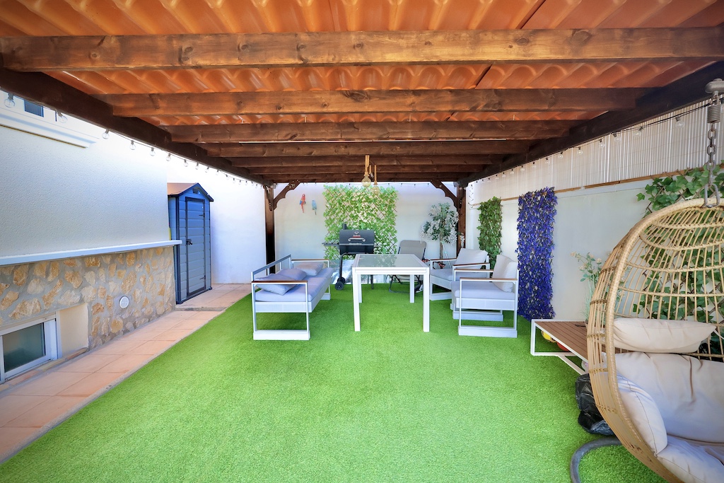 SPECTACULAR DETACHED CORNER VILLA IN EXCLUSIVE RESIDENTIAL AREA OF SAN MIGUEL DE SALINAS