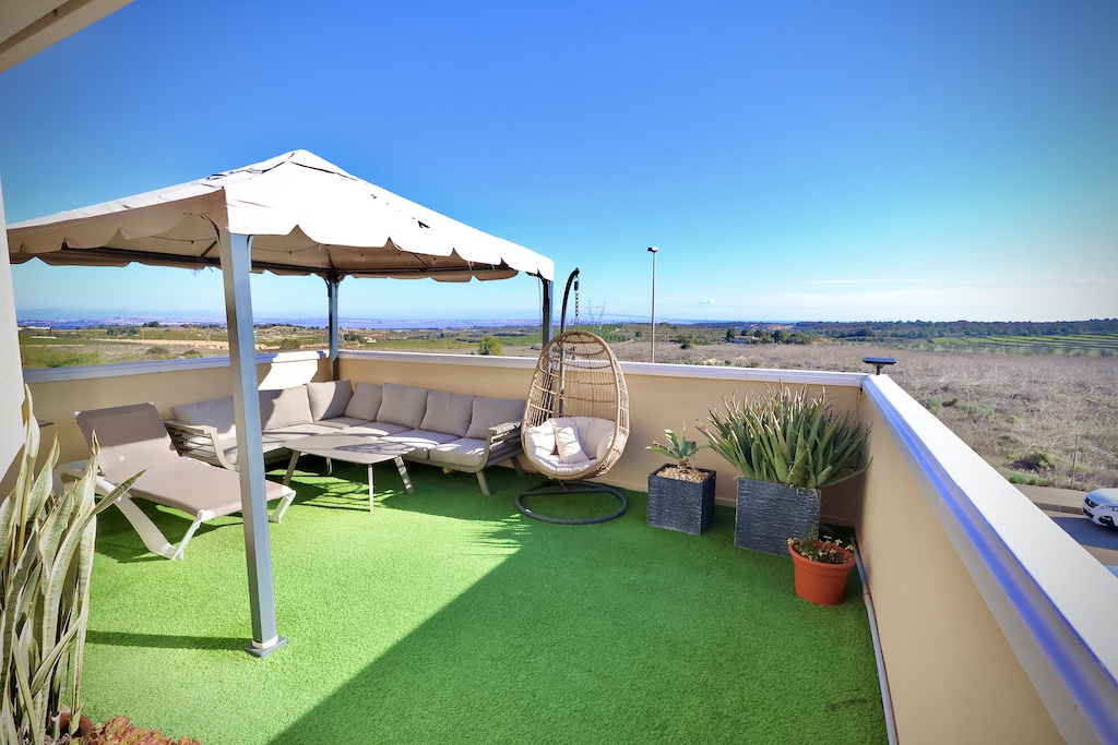 SPECTACULAR DETACHED CORNER VILLA IN EXCLUSIVE RESIDENTIAL AREA OF SAN MIGUEL DE SALINAS