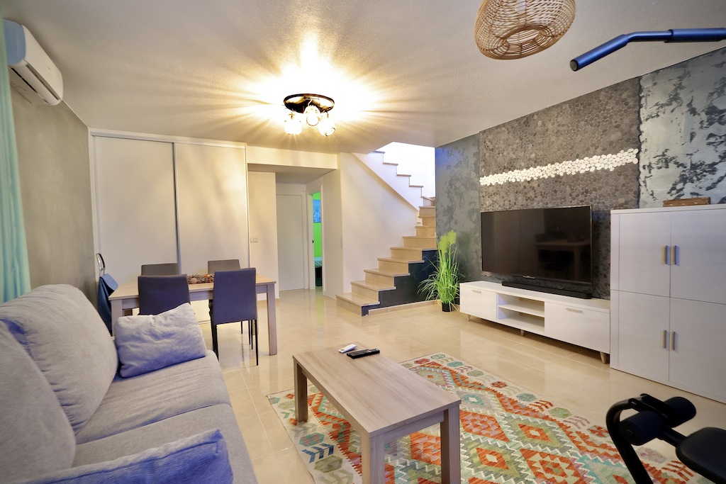 SPECTACULAR DETACHED CORNER VILLA IN EXCLUSIVE RESIDENTIAL AREA OF SAN MIGUEL DE SALINAS
