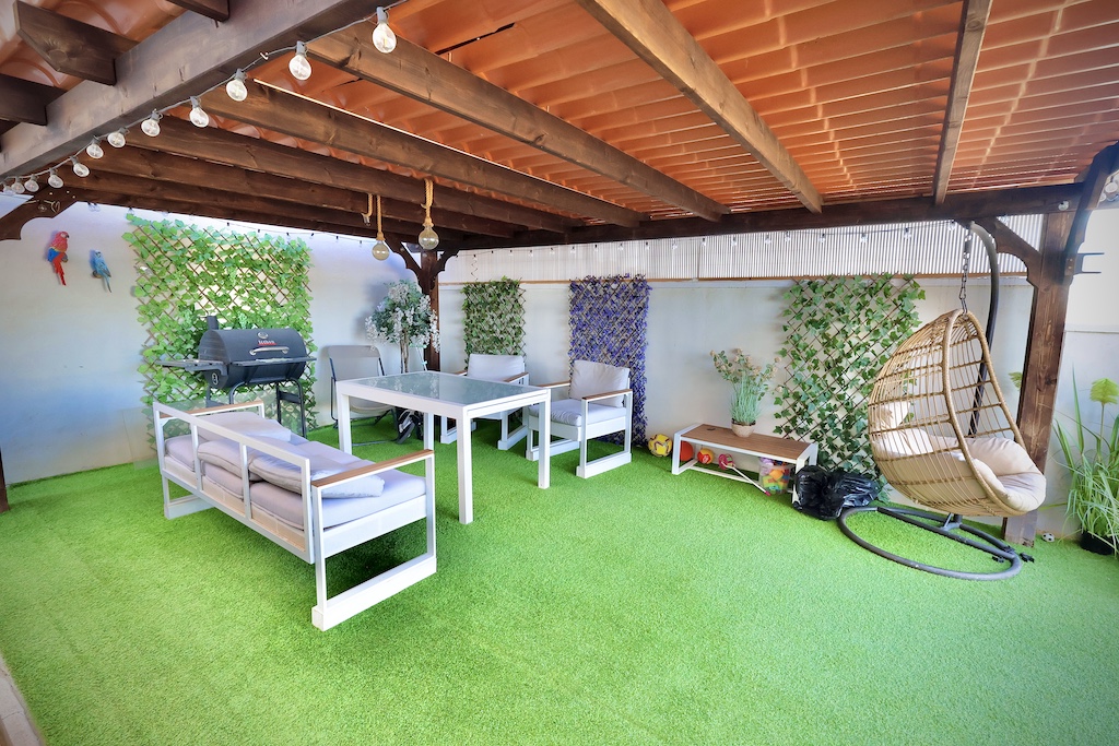 SPECTACULAR DETACHED CORNER VILLA IN EXCLUSIVE RESIDENTIAL AREA OF SAN MIGUEL DE SALINAS