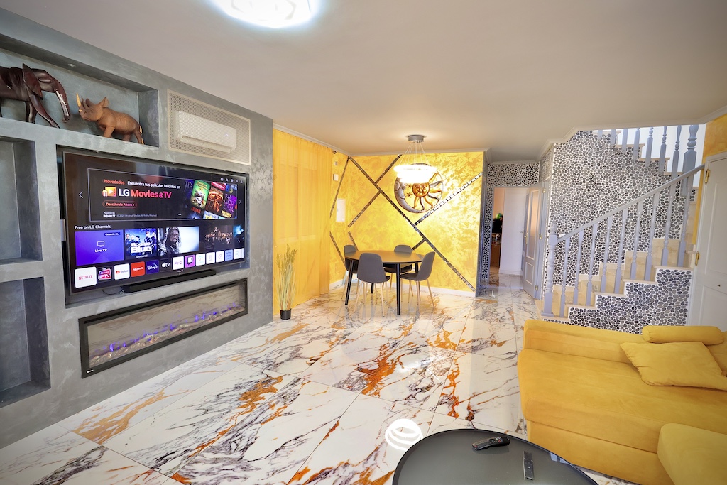 SPECTACULAR DETACHED CORNER VILLA IN EXCLUSIVE RESIDENTIAL AREA OF SAN MIGUEL DE SALINAS
