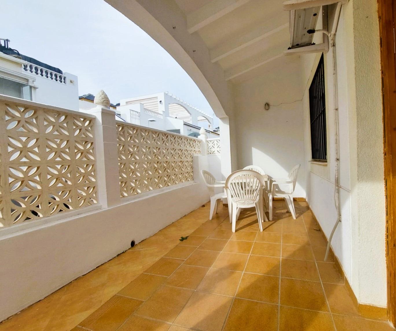 QUAD TYPE VILLA MED SYDLIG ORIENTERING OG STOR LYSSTYRKE I ROLIG URBANISERING