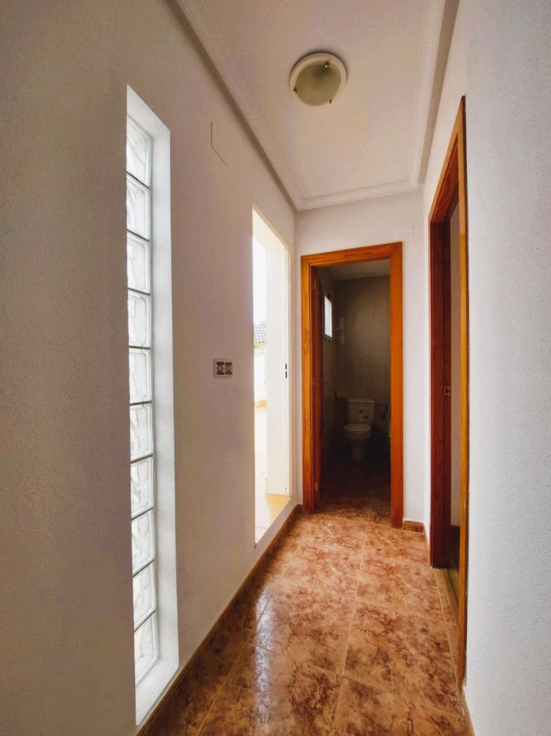 QUAD TYPE VILLA MED SYDLIG ORIENTERING OG STOR LYSSTYRKE I ROLIG URBANISERING