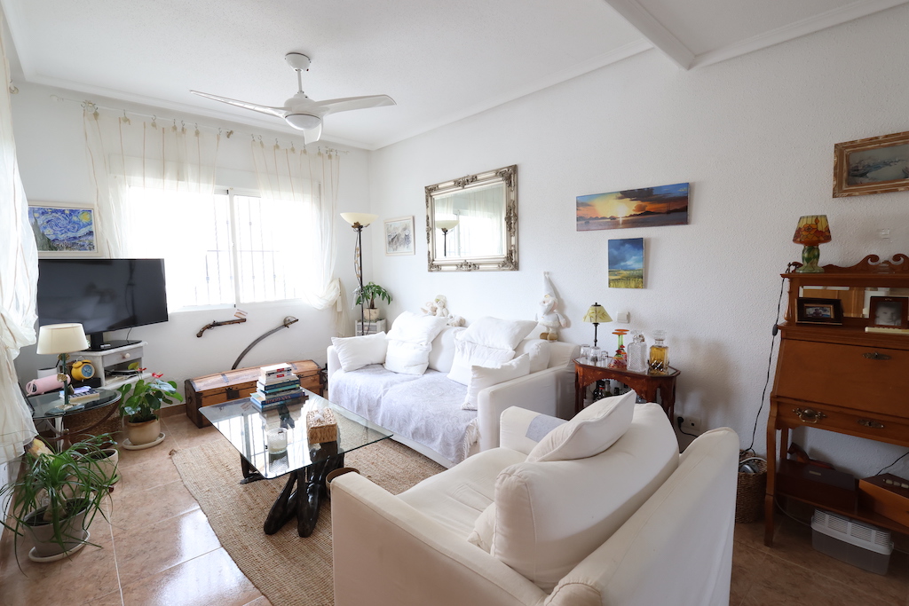 DETACHED VILLA IN PLAYA FLAMENCA WITH PLOT, TERRACES AND COMMUNAL POOL