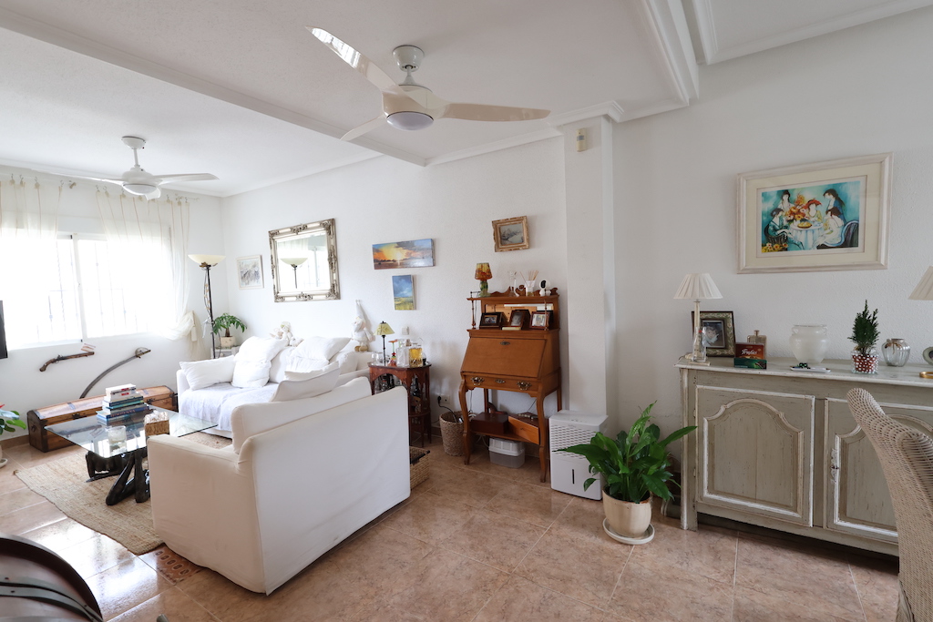 DETACHED VILLA IN PLAYA FLAMENCA WITH PLOT, TERRACES AND COMMUNAL POOL