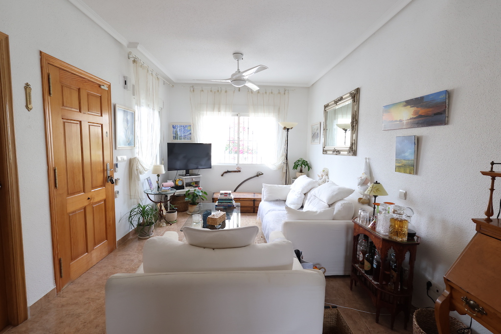 DETACHED VILLA IN PLAYA FLAMENCA WITH PLOT, TERRACES AND COMMUNAL POOL
