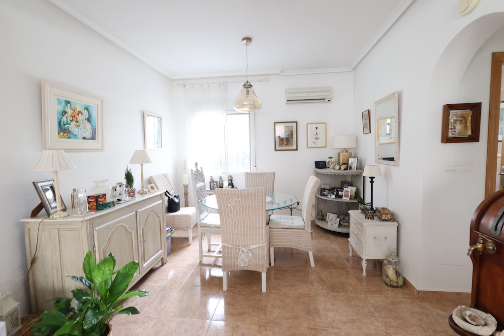 DETACHED VILLA IN PLAYA FLAMENCA WITH PLOT, TERRACES AND COMMUNAL POOL