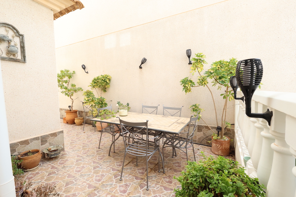 DETACHED VILLA IN PLAYA FLAMENCA WITH PLOT, TERRACES AND COMMUNAL POOL