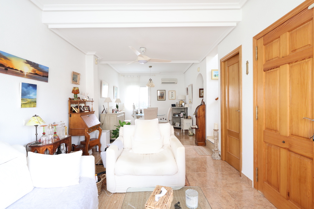 DETACHED VILLA IN PLAYA FLAMENCA WITH PLOT, TERRACES AND COMMUNAL POOL