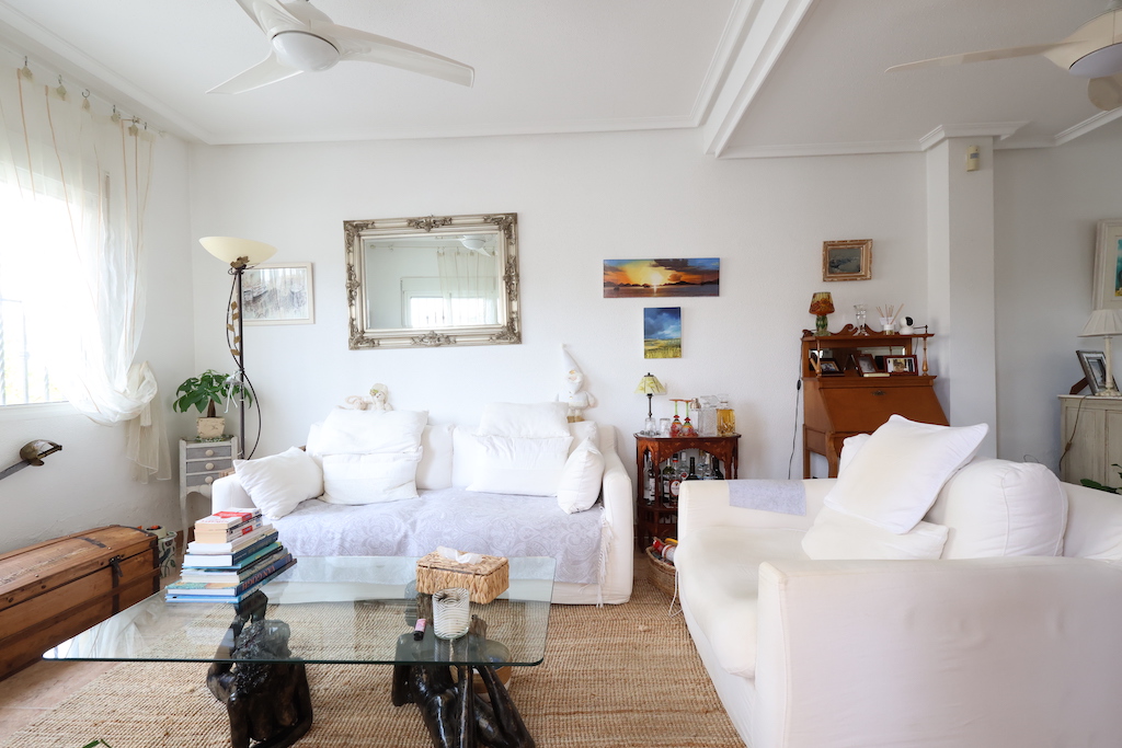 DETACHED VILLA IN PLAYA FLAMENCA WITH PLOT, TERRACES AND COMMUNAL POOL
