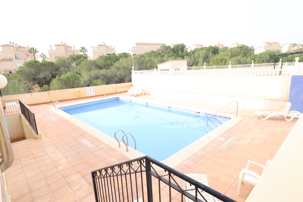 DETACHED VILLA IN PLAYA FLAMENCA WITH PLOT, TERRACES AND COMMUNAL POOL