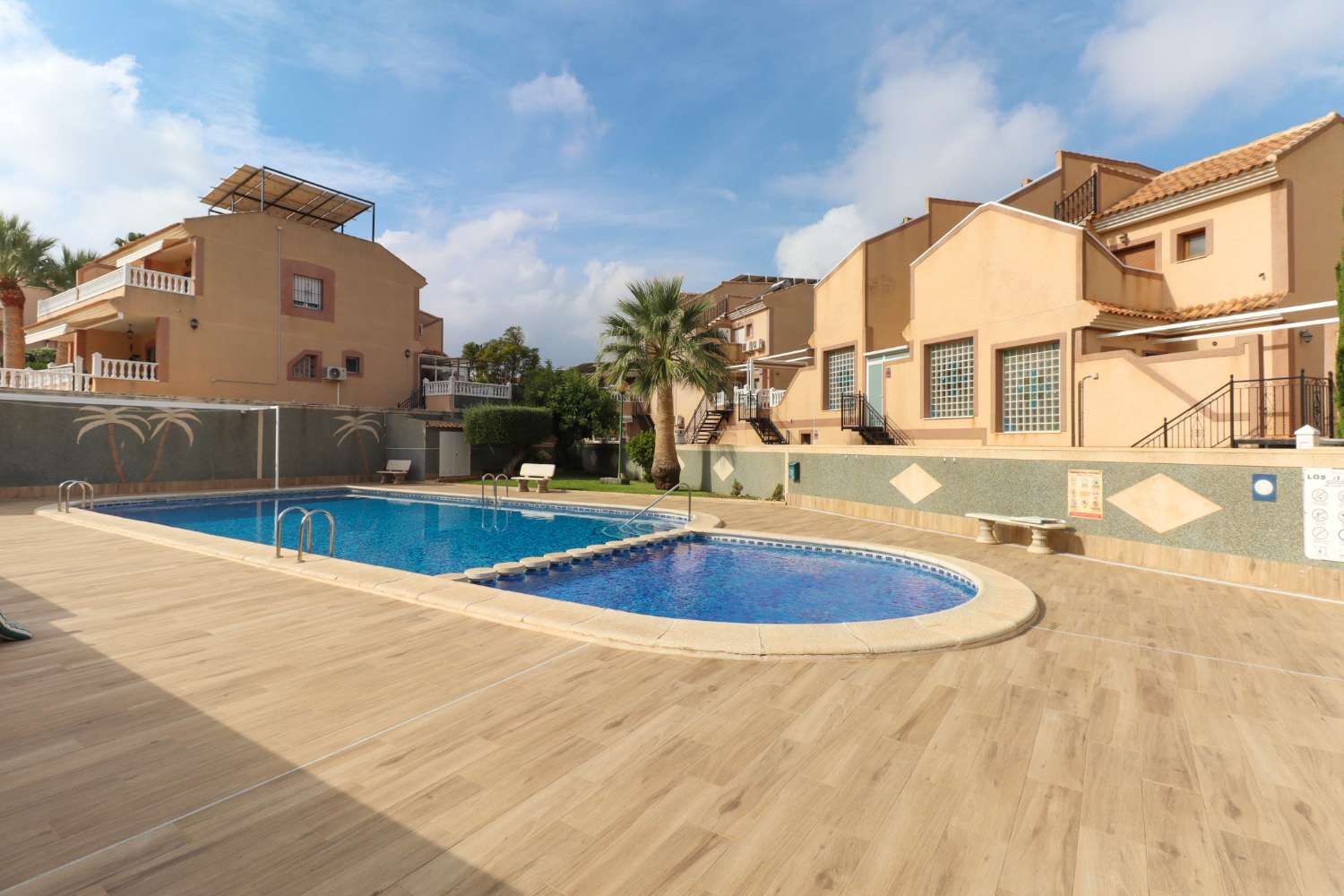 EXCLUSIVE SEMI-DETACHED VILLA ON BALCONIES WITH GARDEN, SOLARIUM AND COMMUNAL POOL