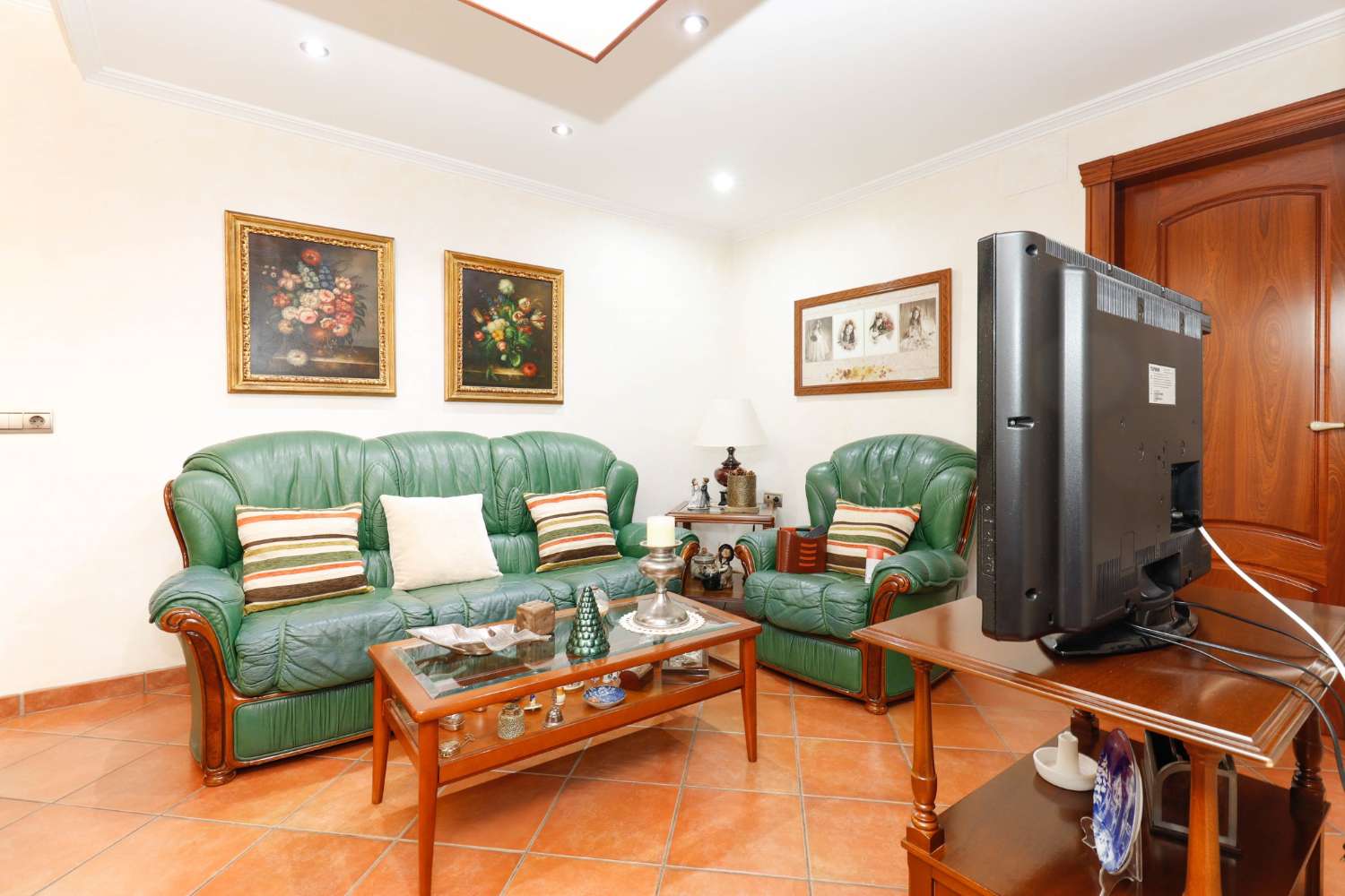 EXCLUSIVE SEMI-DETACHED VILLA ON BALCONIES WITH GARDEN, SOLARIUM AND COMMUNAL POOL