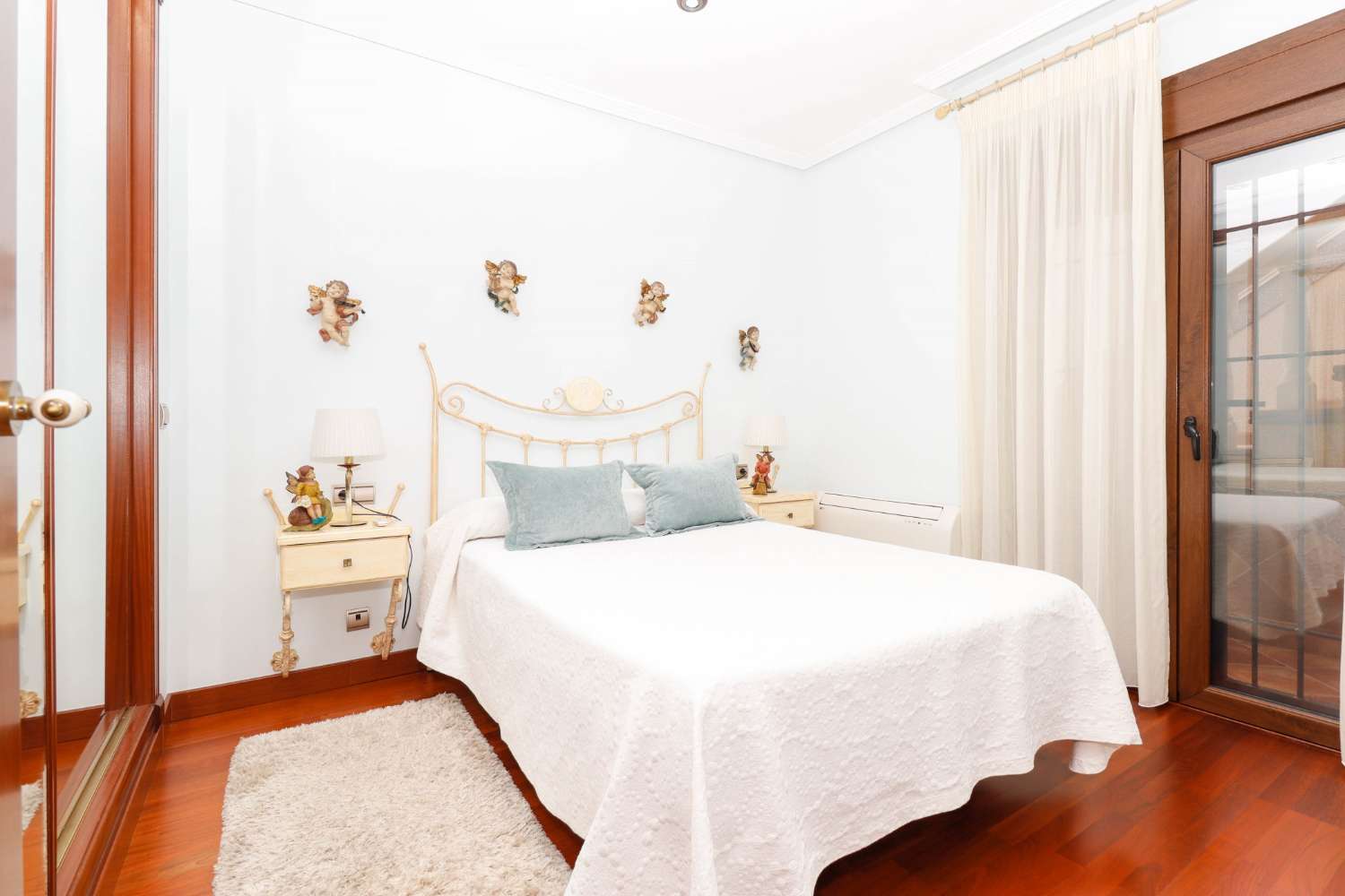 EXCLUSIVE SEMI-DETACHED VILLA ON BALCONIES WITH GARDEN, SOLARIUM AND COMMUNAL POOL