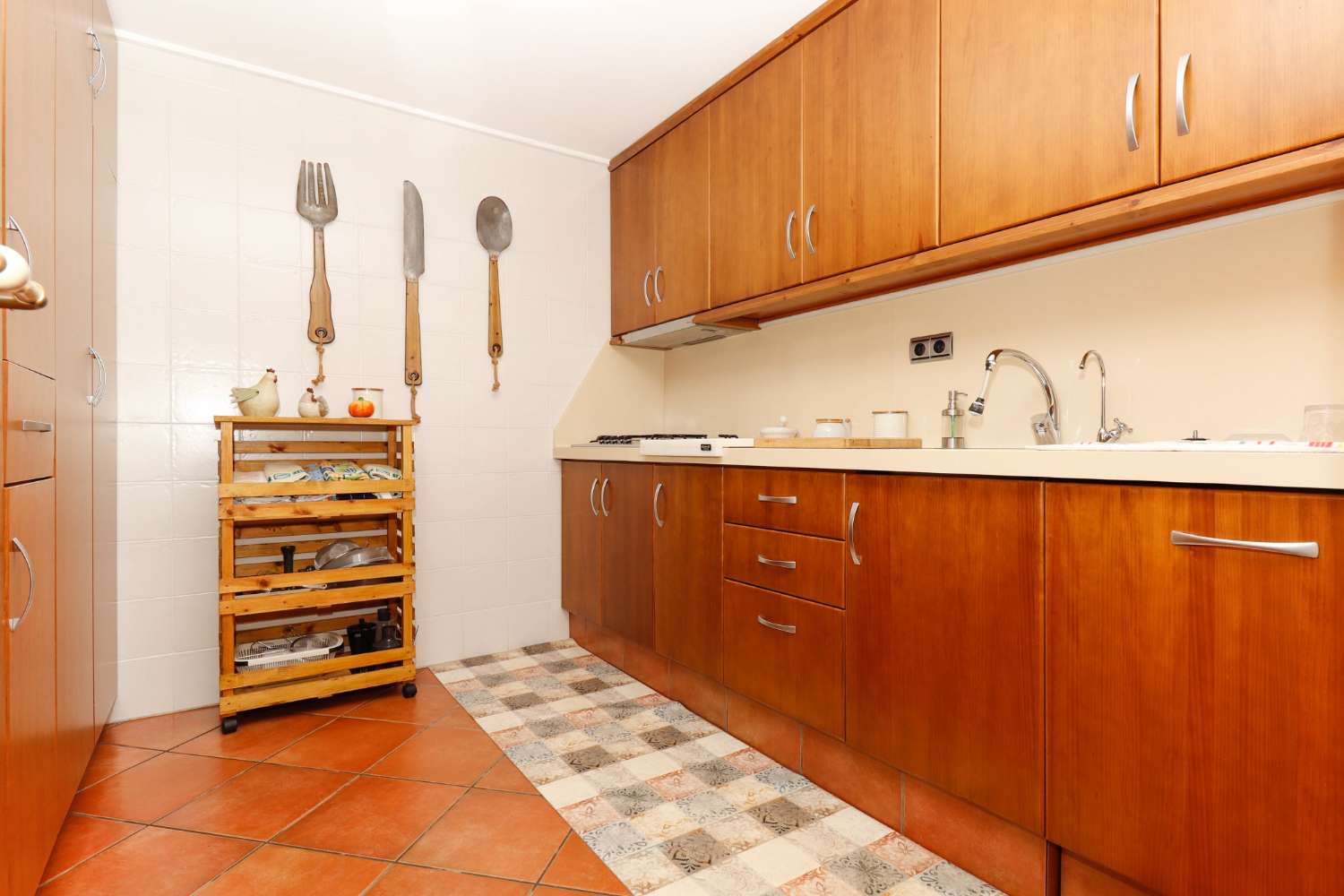EXCLUSIVE SEMI-DETACHED VILLA ON BALCONIES WITH GARDEN, SOLARIUM AND COMMUNAL POOL