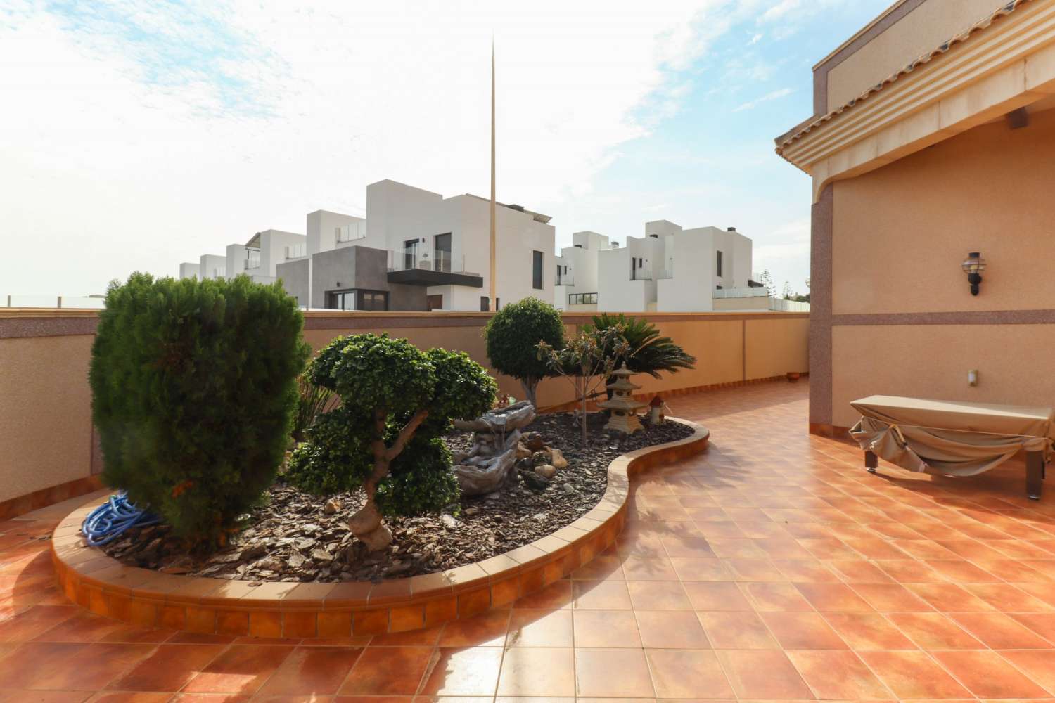 EXCLUSIVE SEMI-DETACHED VILLA ON BALCONIES WITH GARDEN, SOLARIUM AND COMMUNAL POOL