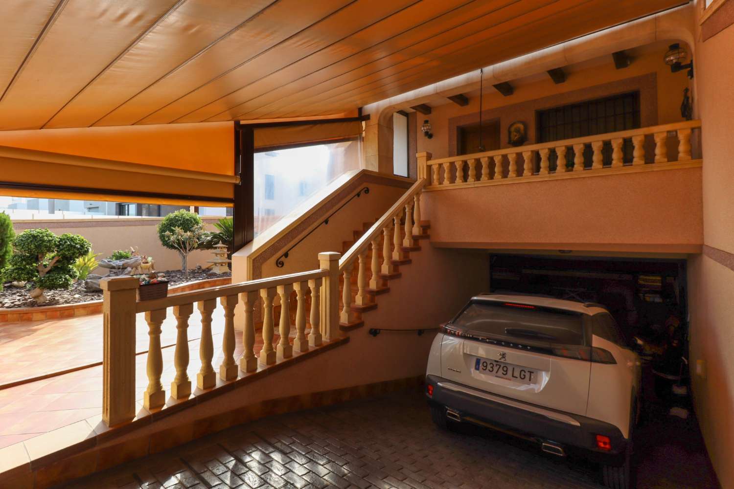 EXCLUSIVE SEMI-DETACHED VILLA ON BALCONIES WITH GARDEN, SOLARIUM AND COMMUNAL POOL