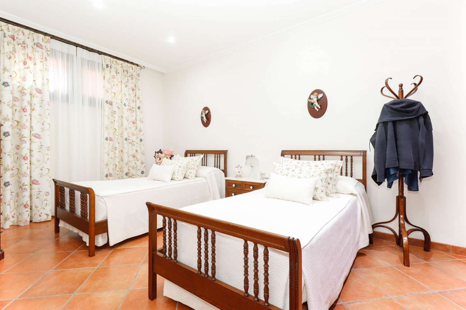EXCLUSIVE SEMI-DETACHED VILLA ON BALCONIES WITH GARDEN, SOLARIUM AND COMMUNAL POOL
