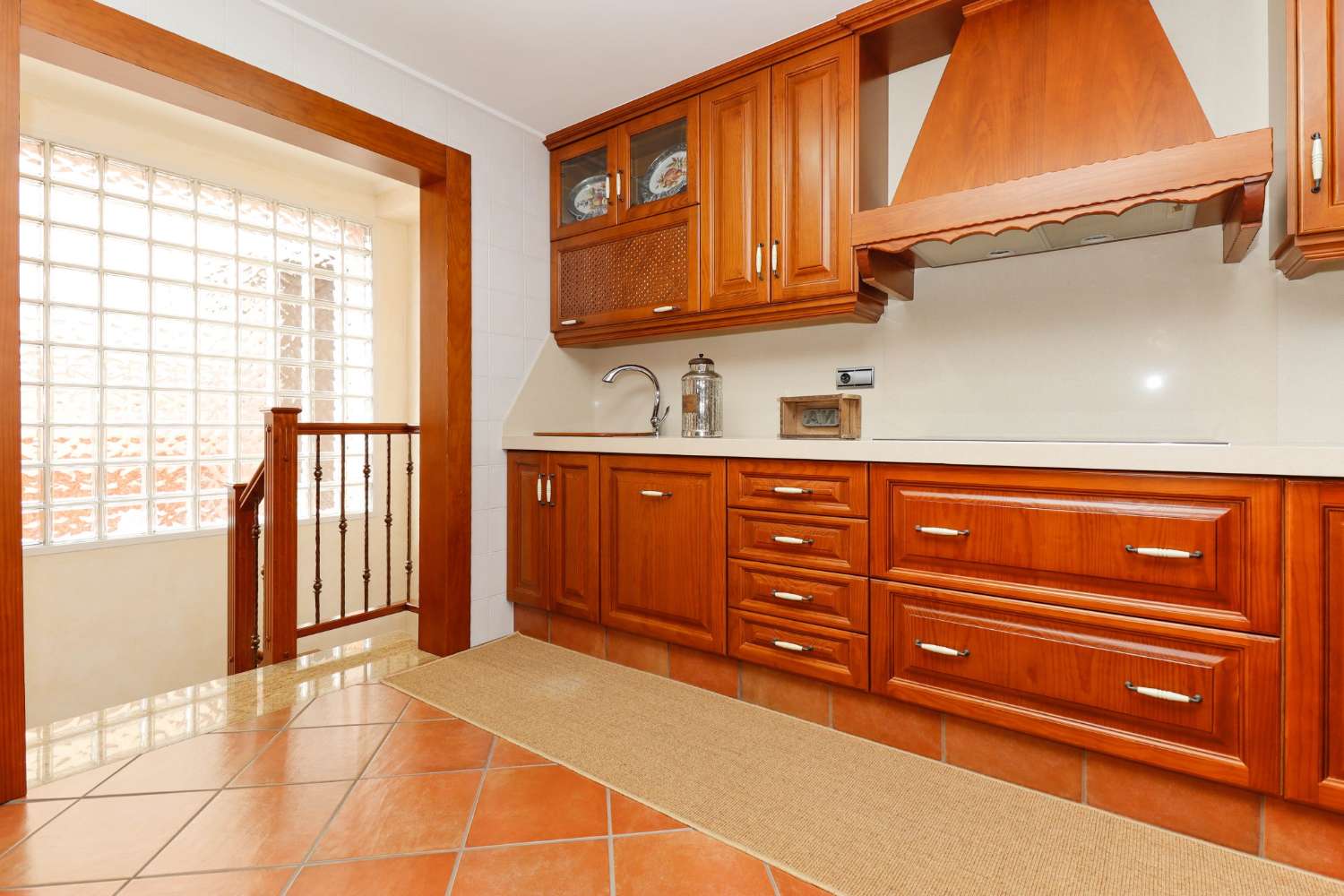 EXCLUSIVE SEMI-DETACHED VILLA ON BALCONIES WITH GARDEN, SOLARIUM AND COMMUNAL POOL