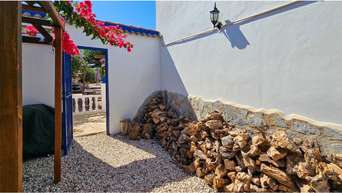 FANTASTISKT HUS PÅ LANDET MED CASITA, POOL OCH 33 000 M² MARK PÅ COSTA BLANCA