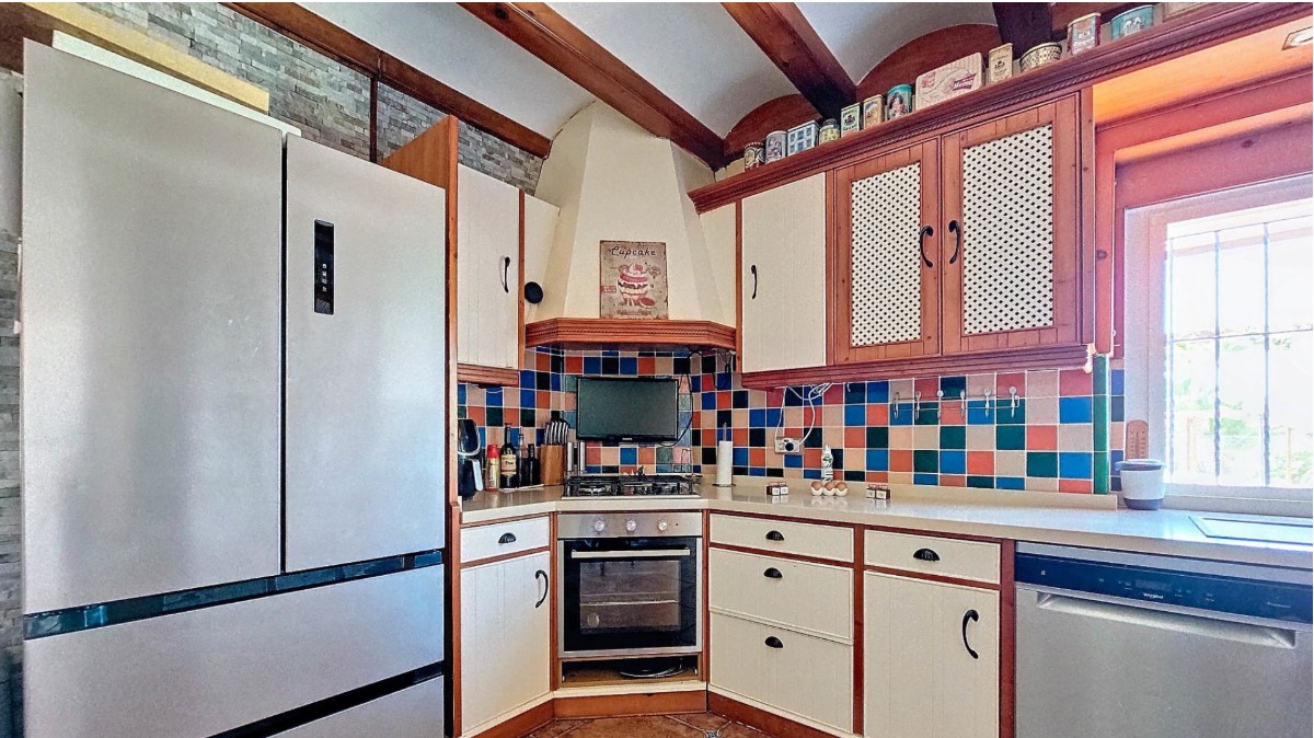 FANTASTISKT HUS PÅ LANDET MED CASITA, POOL OCH 33 000 M² MARK PÅ COSTA BLANCA