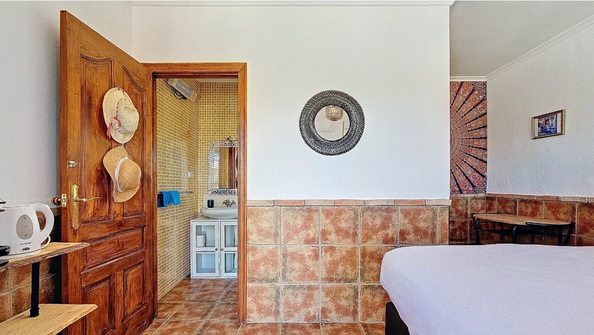 FANTASTISKT HUS PÅ LANDET MED CASITA, POOL OCH 33 000 M² MARK PÅ COSTA BLANCA