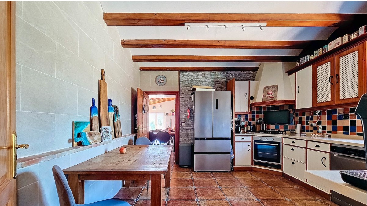 FANTASTISKT HUS PÅ LANDET MED CASITA, POOL OCH 33 000 M² MARK PÅ COSTA BLANCA