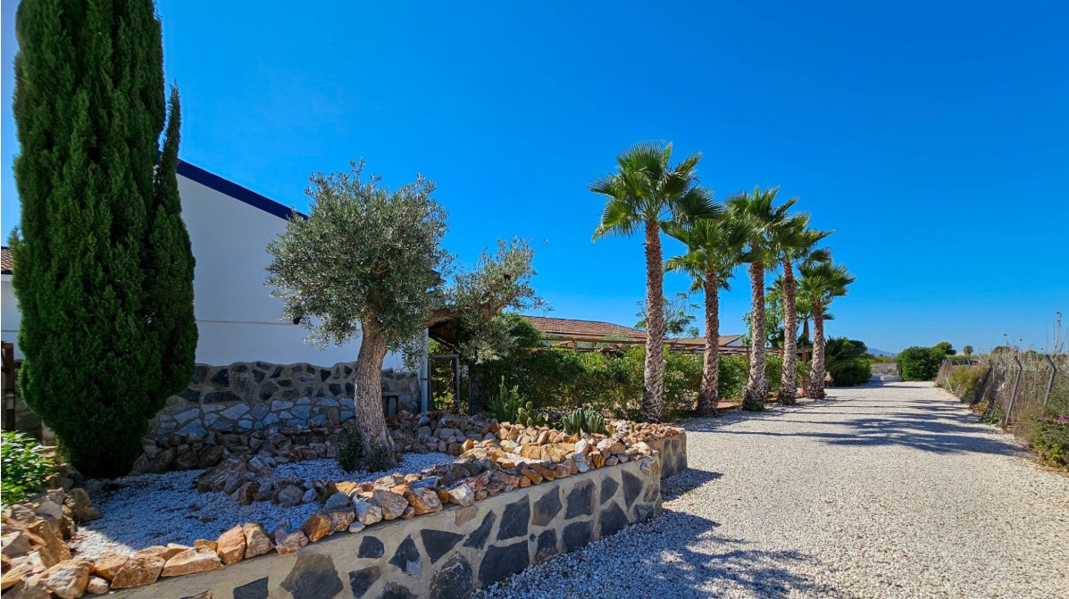 FANTASTISKT HUS PÅ LANDET MED CASITA, POOL OCH 33 000 M² MARK PÅ COSTA BLANCA