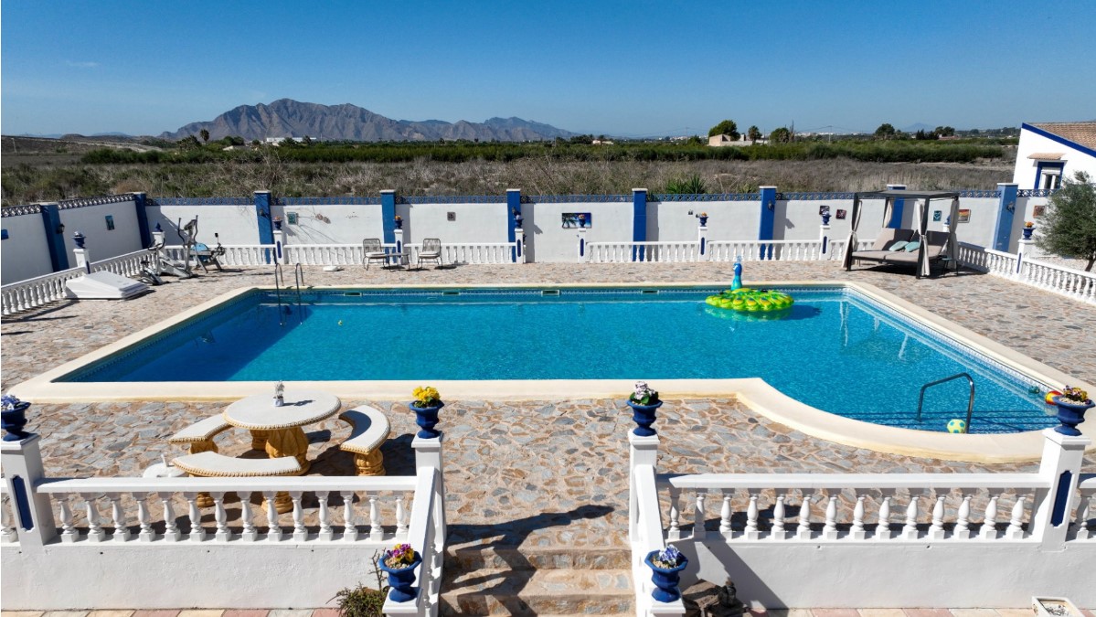 FANTASTISKT HUS PÅ LANDET MED CASITA, POOL OCH 33 000 M² MARK PÅ COSTA BLANCA