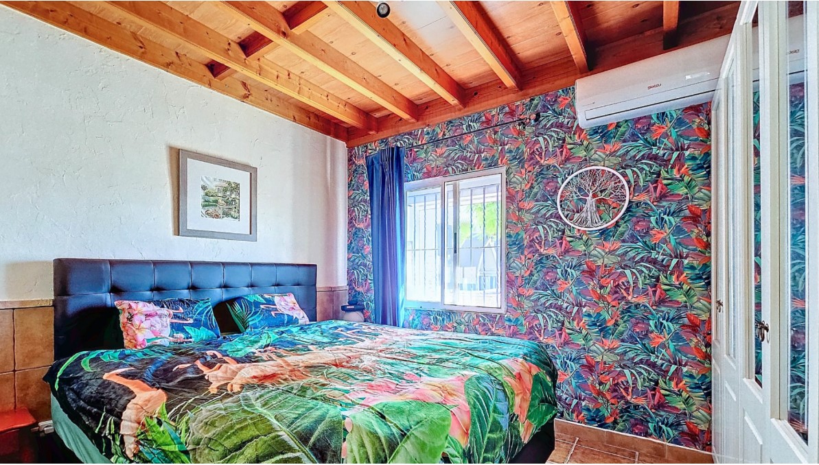 FANTASTISKT HUS PÅ LANDET MED CASITA, POOL OCH 33 000 M² MARK PÅ COSTA BLANCA