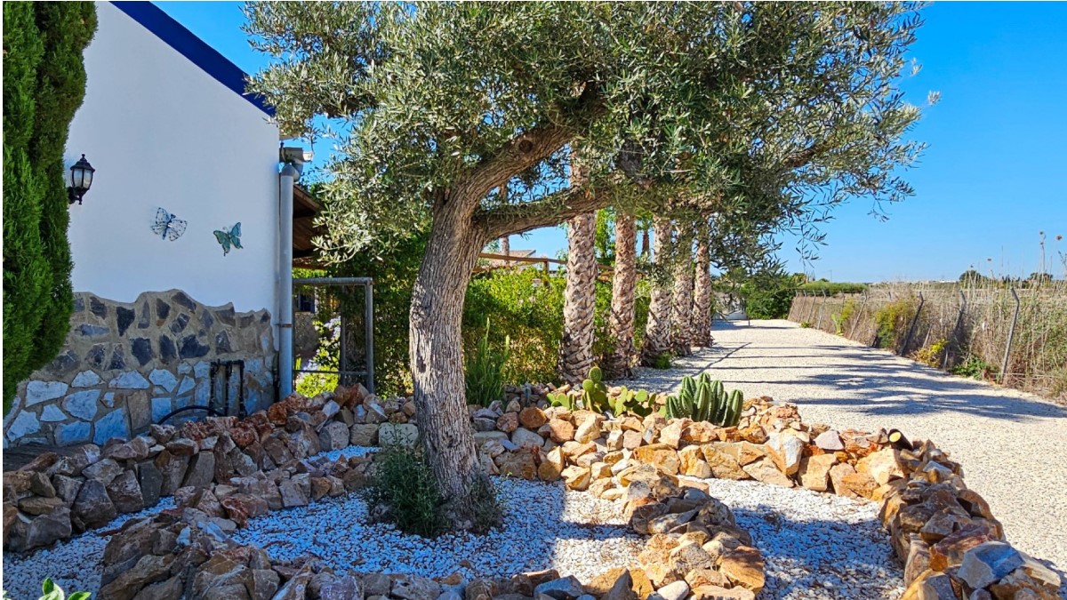 FANTASTISKT HUS PÅ LANDET MED CASITA, POOL OCH 33 000 M² MARK PÅ COSTA BLANCA