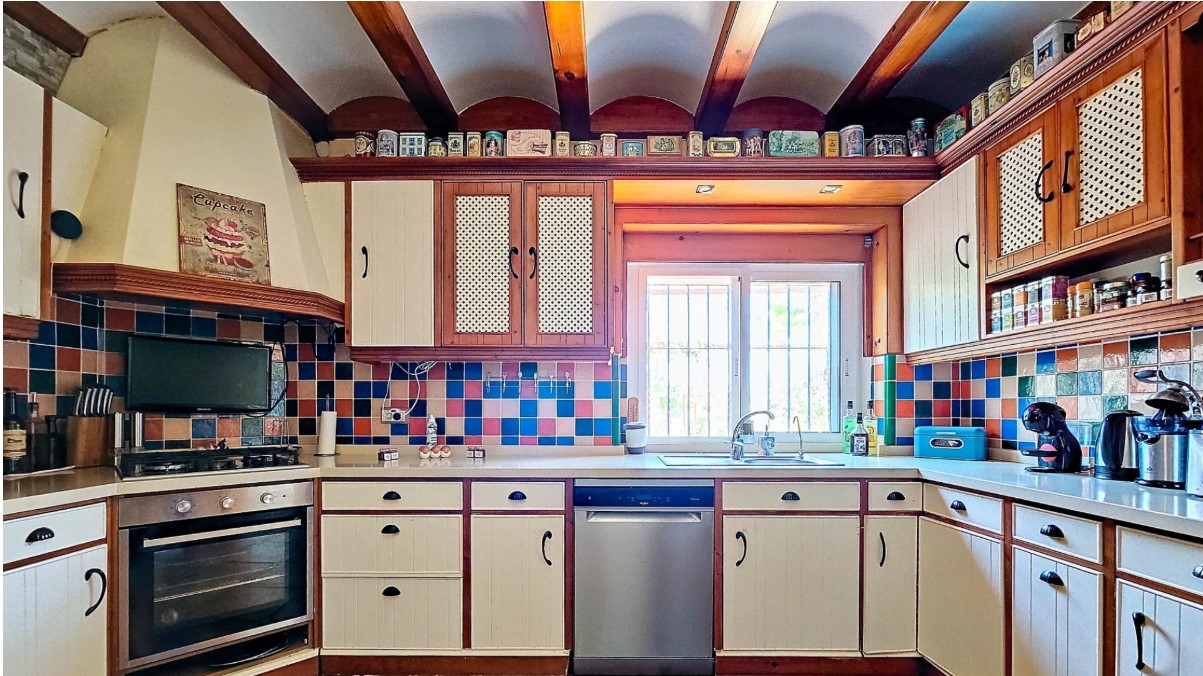 FANTASTISKT HUS PÅ LANDET MED CASITA, POOL OCH 33 000 M² MARK PÅ COSTA BLANCA