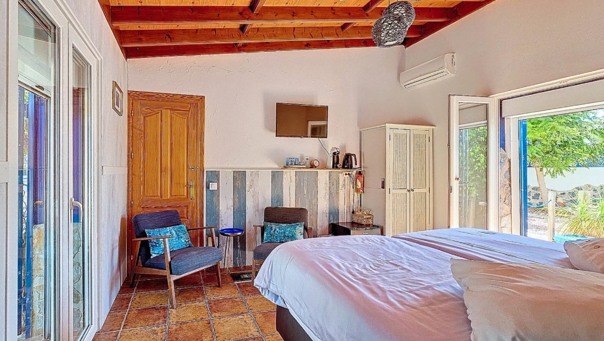 FANTASTISKT HUS PÅ LANDET MED CASITA, POOL OCH 33 000 M² MARK PÅ COSTA BLANCA
