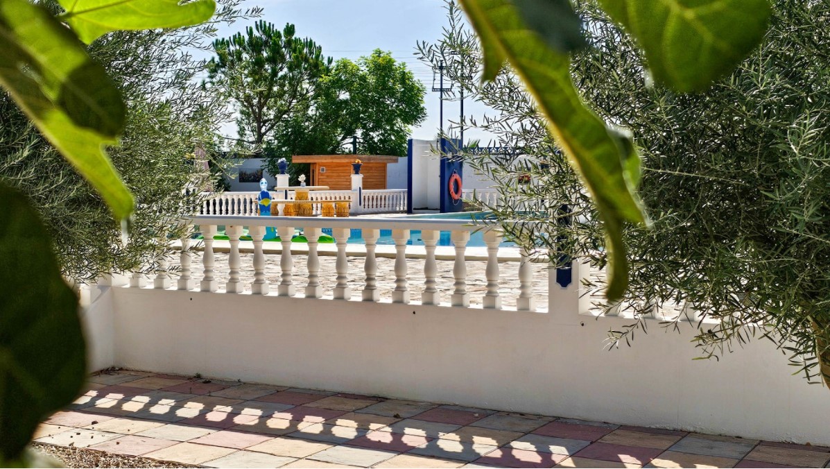 FANTASTISKT HUS PÅ LANDET MED CASITA, POOL OCH 33 000 M² MARK PÅ COSTA BLANCA