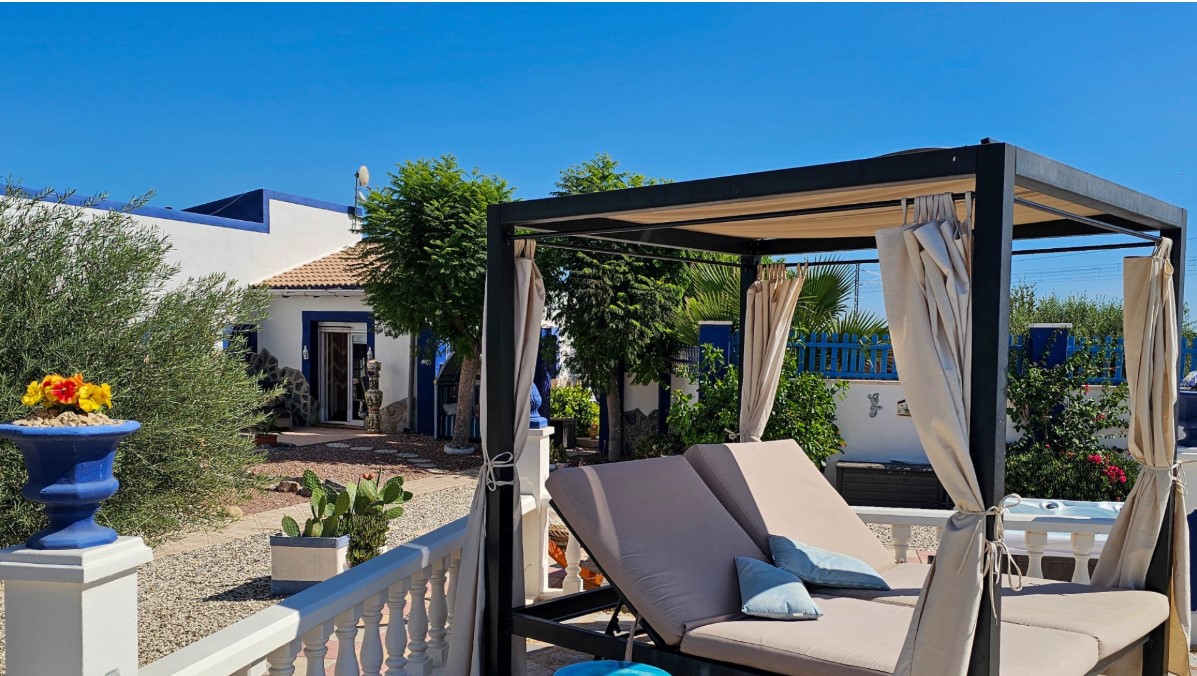 FANTASTISKT HUS PÅ LANDET MED CASITA, POOL OCH 33 000 M² MARK PÅ COSTA BLANCA