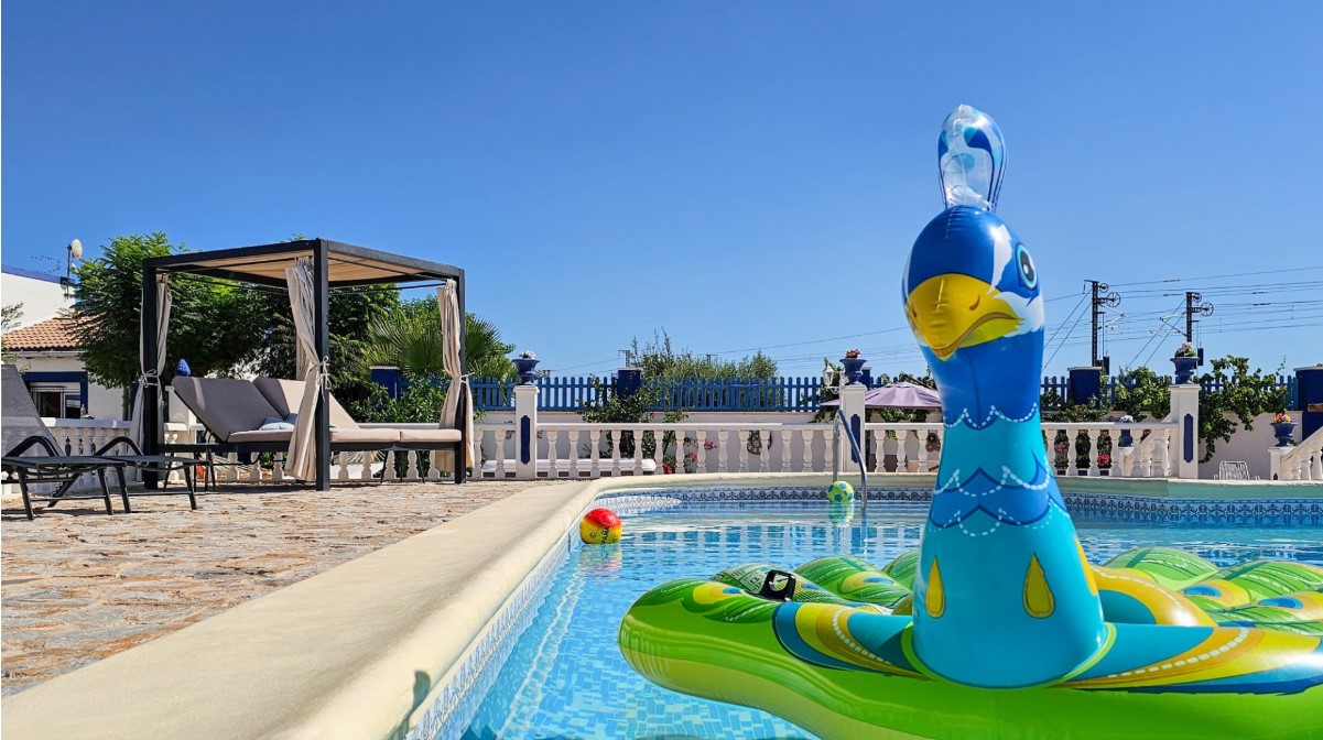FANTASTISKT HUS PÅ LANDET MED CASITA, POOL OCH 33 000 M² MARK PÅ COSTA BLANCA