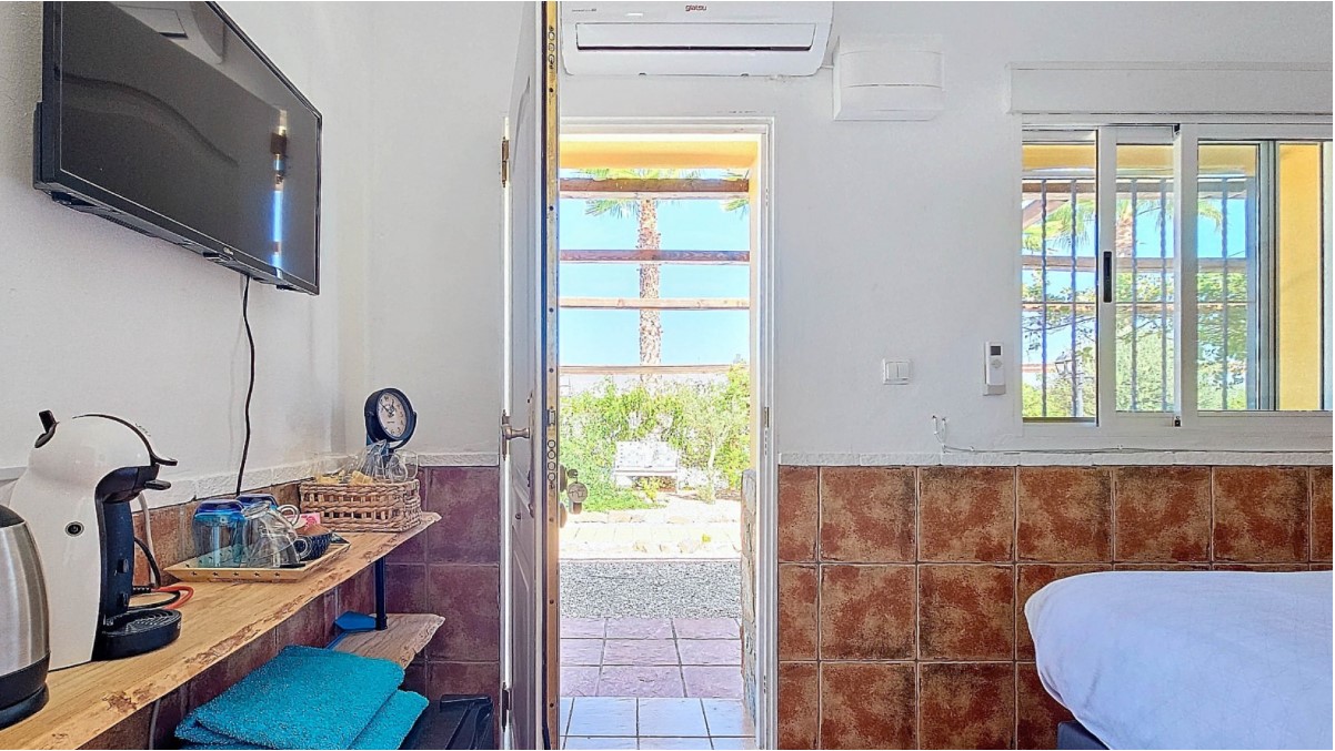 FANTASTISKT HUS PÅ LANDET MED CASITA, POOL OCH 33 000 M² MARK PÅ COSTA BLANCA