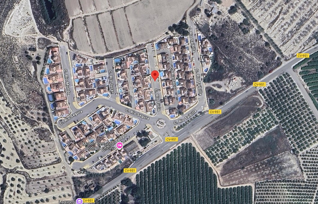DETACHED VILLA WITH POOL, GARAGE, SOLARIUM AND GARDEN IN SAN MIGUEL DE SALINAS