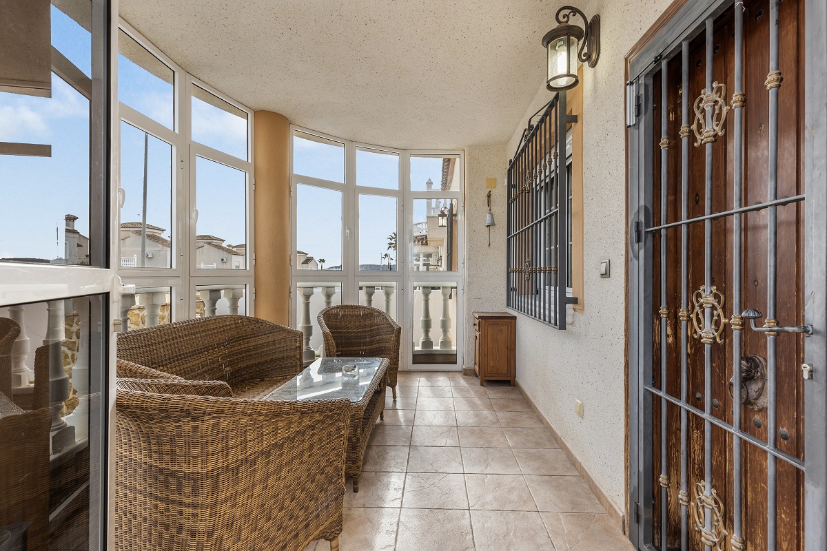 DETACHED VILLA WITH POOL, GARAGE, SOLARIUM AND GARDEN IN SAN MIGUEL DE SALINAS
