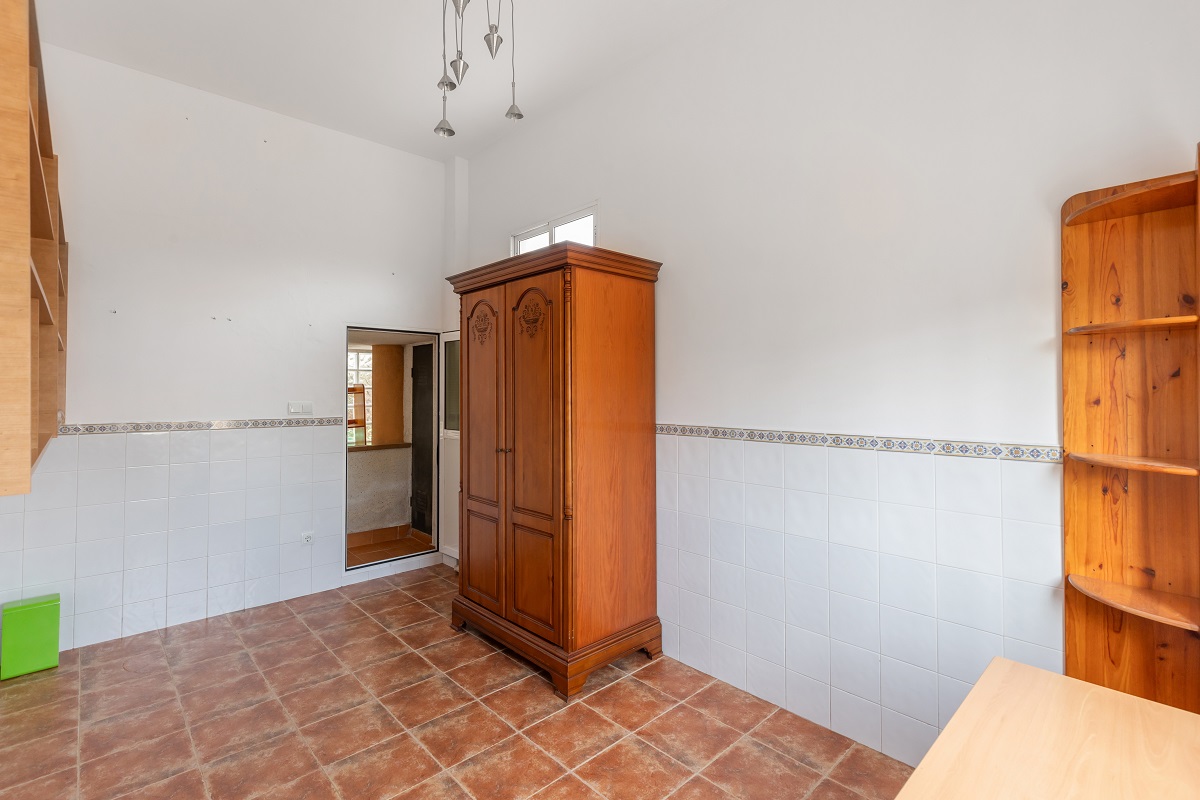 DETACHED VILLA WITH POOL, GARAGE, SOLARIUM AND GARDEN IN SAN MIGUEL DE SALINAS