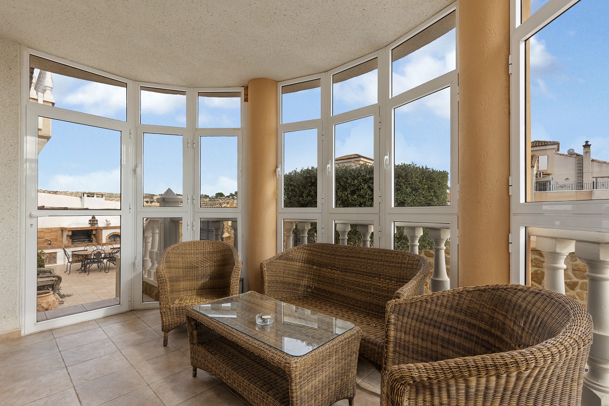 DETACHED VILLA WITH POOL, GARAGE, SOLARIUM AND GARDEN IN SAN MIGUEL DE SALINAS
