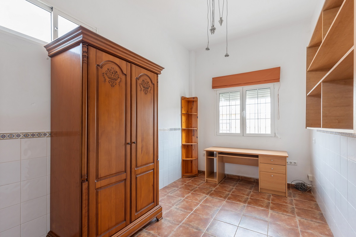 DETACHED VILLA WITH POOL, GARAGE, SOLARIUM AND GARDEN IN SAN MIGUEL DE SALINAS