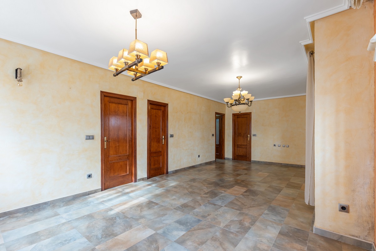 DETACHED VILLA WITH POOL, GARAGE, SOLARIUM AND GARDEN IN SAN MIGUEL DE SALINAS