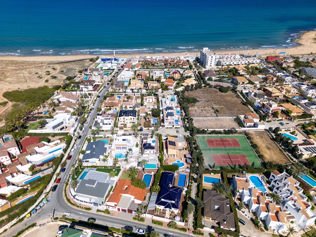 SPECTACULAR LUXURY VILLA NEAR THE SEA IN LA MATA: EXCLUSIVITY, COMFORT AND MEDITERRANEAN ELEGANCE