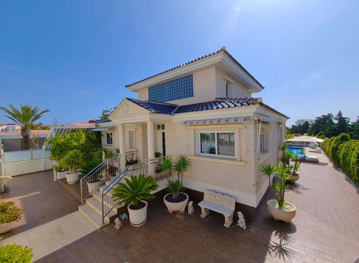 SPECTACULAR LUXURY VILLA NEAR THE SEA IN LA MATA: EXCLUSIVITY, COMFORT AND MEDITERRANEAN ELEGANCE